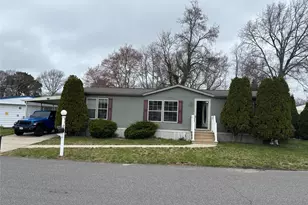 1661 Old Country Rd, Riverhead, NY 11901 - Photo 2