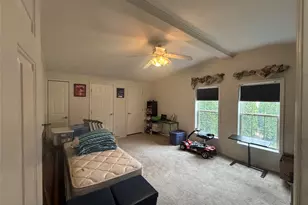 1661 Old Country Rd, Riverhead, NY 11901 - Photo 18