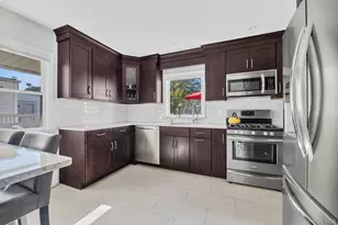 65 Patton Blvd, New Hyde Park, NY 11040 - Photo 8