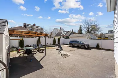 122 Buckingham Road, Yonkers, NY 10701 - Photo 6