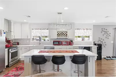 23 Haide Place, East Islip, NY 11730 - Photo 2