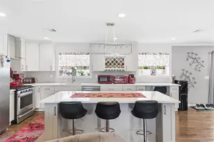 23 Haide Pl, East Islip, NY 11730 - Photo 2