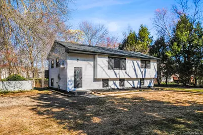 15 Whiteford Drive, Pleasant Valley, NY 12569 - Photo 2