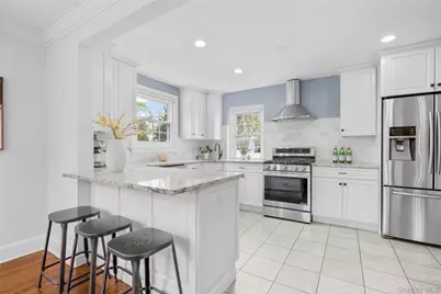 213 N Barry Avenue, Mamaroneck, NY 10543 - Photo 6