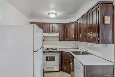 23 Lakewood Avenue, Ronkonkoma, NY 11779 - Photo 8