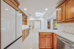 25 Farmington Ln, Melville, NY 11747 - Photo 20