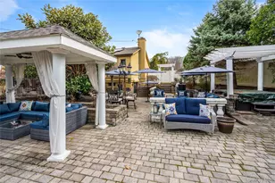 12 Kingswood Cir, Old Bethpage, NY 11804 - Photo 28
