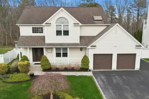 57 Beechwood Dr, Manorville, NY 11949 - Photo 2