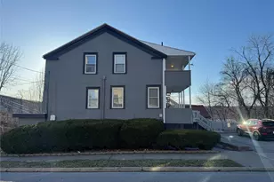 34 Hoffman St, Poughkeepsie, NY 12601 - Photo 2