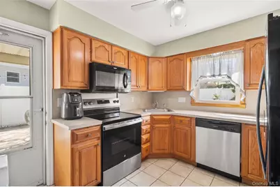 4 Erlwein Court, Massapequa, NY 11758 - Photo 2