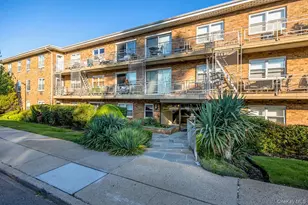 90 S Park Ave, Rockville Centre, NY 11570 - Photo 2