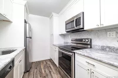 90 South Park Avenue #B3, Rockville Centre, NY 11570 - Photo 12