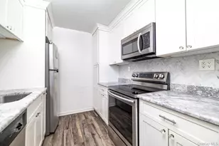 90 S Park Ave, Rockville Centre, NY 11570 - Photo 12