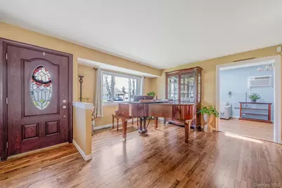 3114 Connecticut Avenue, Medford, NY 11763 - Photo 4