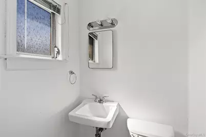 25 Lawrence Street, New Hyde Park, NY 11040 - Photo 24