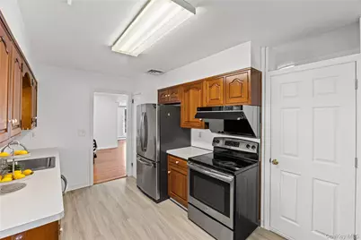 25 Lawrence Street, New Hyde Park, NY 11040 - Photo 14