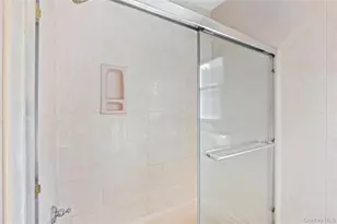 25 Lawrence St, New Hyde Park, NY 11040 - Photo 18