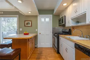 40 Graney Ct, Pearl River, NY 10965 - Photo 12