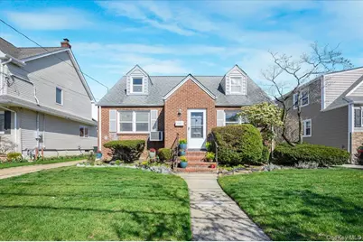 10 Dorothy Place, Lynbrook, NY 11563 - Photo 1