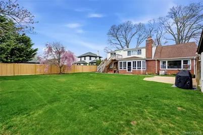 36 Hemlock Lane, Bay Shore, NY 11706 - Photo 44