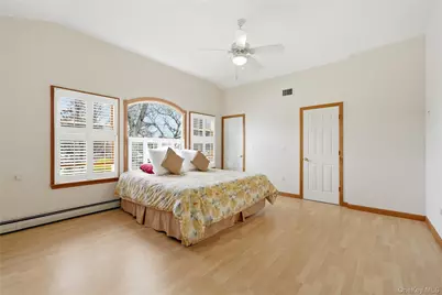 36 Hemlock Lane, Bay Shore, NY 11706 - Photo 34