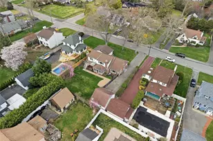 36 Hemlock Ln, Bay Shore, NY 11706 - Photo 48