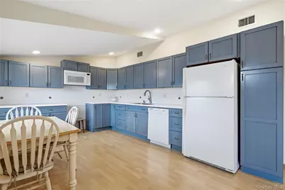 36 Hemlock Lane, Bay Shore, NY 11706 - Photo 32