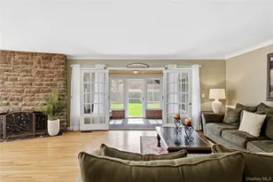 36 Hemlock Ln, Bay Shore, NY 11706 - Photo 14