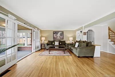 36 Hemlock Lane, Bay Shore, NY 11706 - Photo 6