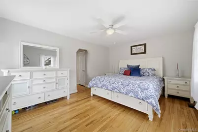 36 Hemlock Lane, Bay Shore, NY 11706 - Photo 22