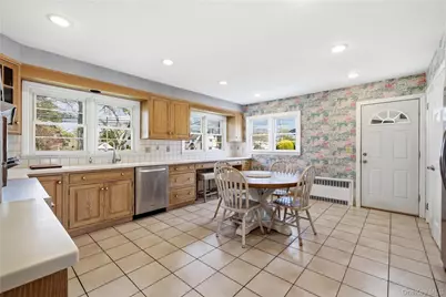 36 Hemlock Lane, Bay Shore, NY 11706 - Photo 20