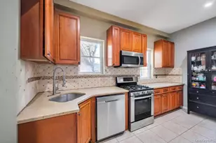 109-27 196th St, Saint Albans, NY 11412 - Photo 10