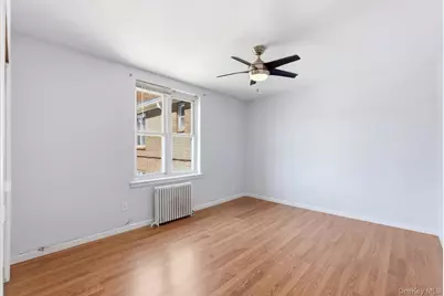 36-10 Utopia Parkway #E4, Flushing, NY 11358 - Photo 12