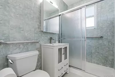 36-10 Utopia Parkway #E4, Flushing, NY 11358 - Photo 10