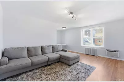 36-10 Utopia Parkway #E4, Flushing, NY 11358 - Photo 4