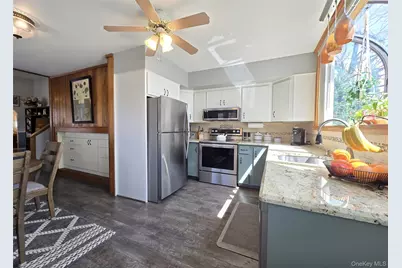 261 Phyllis Drive, Patchogue, NY 11772 - Photo 6