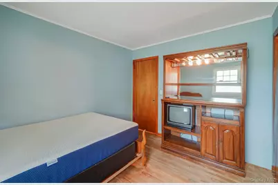34 Oxbow Road, Patchogue, NY 11772 - Photo 18