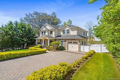 39 Coolidge Avenue, Roslyn Heights, NY 11577 - Photo 2