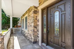 39 Coolidge Ave, Roslyn Heights, NY 11577 - Photo 4