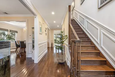 39 Coolidge Avenue, Roslyn Heights, NY 11577 - Photo 6