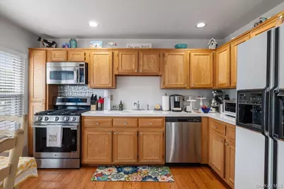 9 Eastern Drive, New Hyde Park, NY 11040 - Photo 4