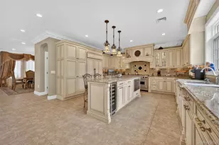 211 Hillturn Ln, Roslyn Heights, NY 11577 - Photo 12