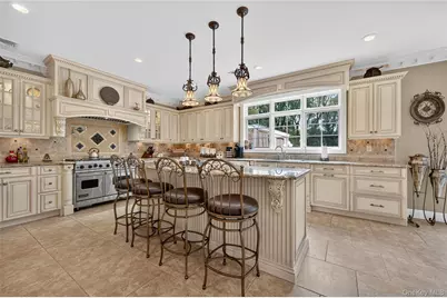 211 Hillturn Lane, Roslyn Heights, NY 11577 - Photo 10