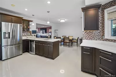 39 Oakdale Road, Roslyn Heights, NY 11577 - Photo 6