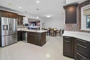 39 Oakdale Rd, Roslyn Heights, NY 11577 - Photo 6