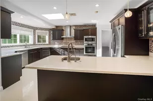 39 Oakdale Rd, Roslyn Heights, NY 11577 - Photo 4