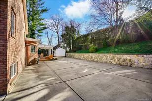 39 Oakdale Rd, Roslyn Heights, NY 11577 - Photo 20