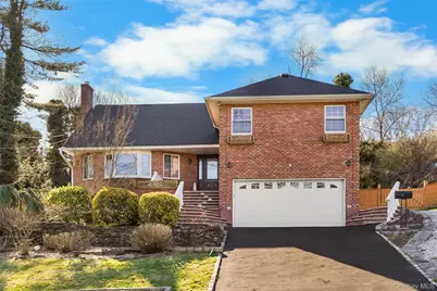 39 Oakdale Road, Roslyn Heights, NY 11577 - Photo 1