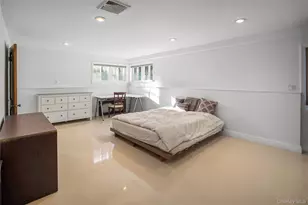 39 Oakdale Rd, Roslyn Heights, NY 11577 - Photo 16