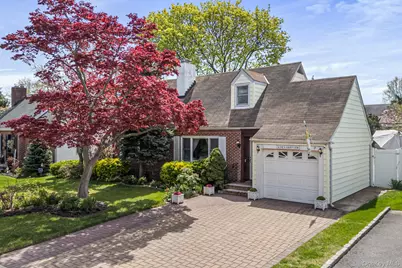 638 Lakeview Avenue, Rockville Centre, NY 11570 - Photo 1